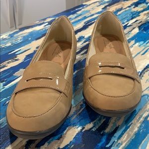 Soft Style soft delight tan loafers size 11 wide